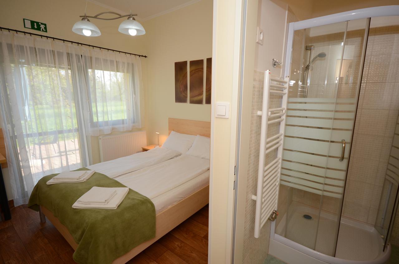 Szarszo Panzio Bed & Breakfast Balatonszarszo Eksteriør bilde