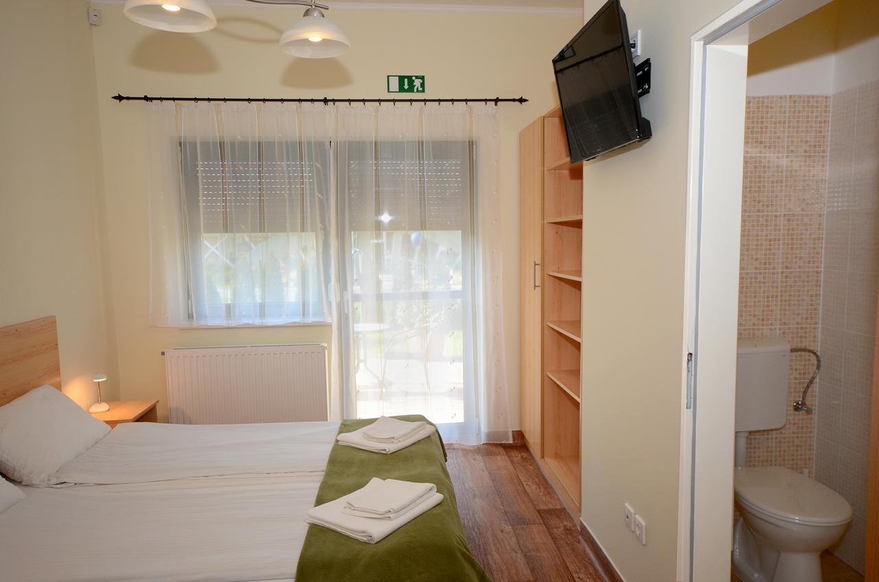 Szarszo Panzio Bed & Breakfast Balatonszarszo Eksteriør bilde