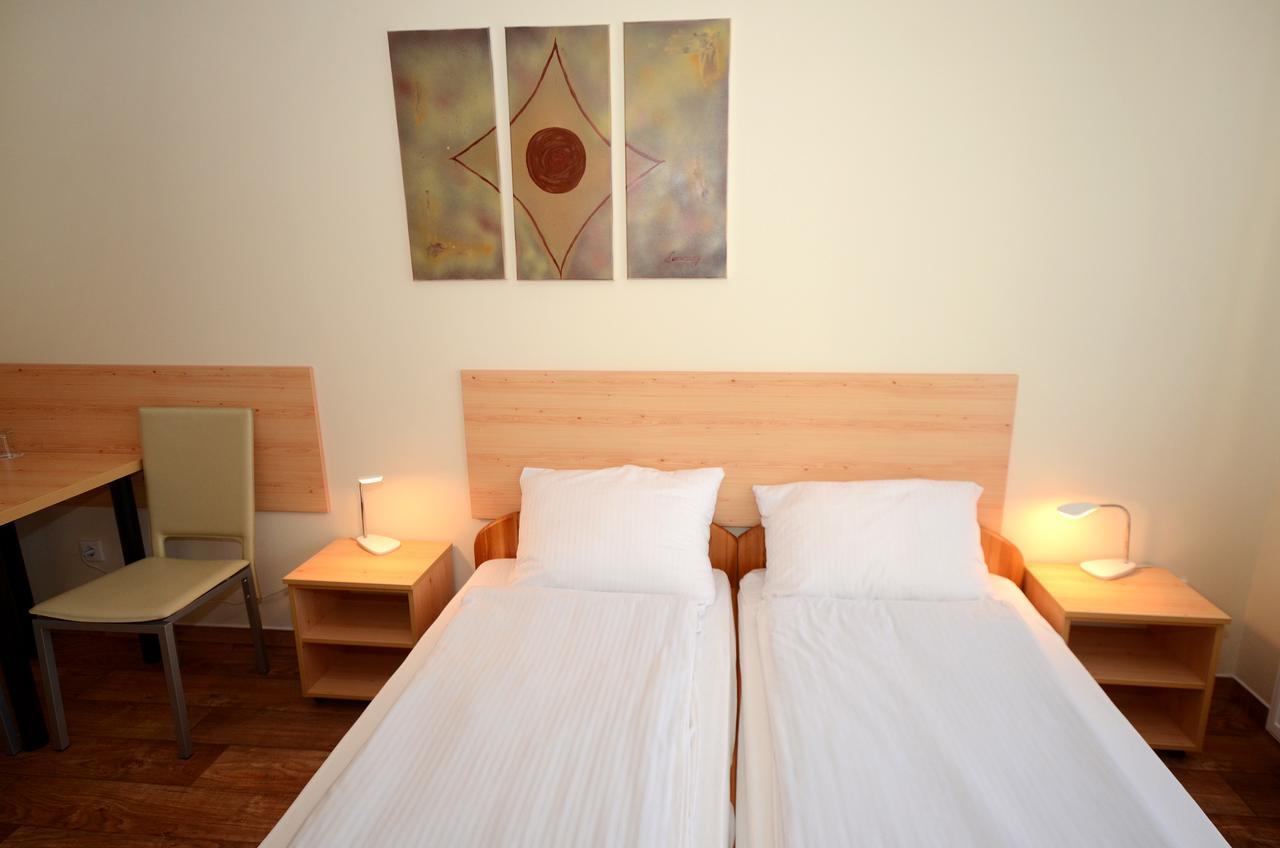 Szarszo Panzio Bed & Breakfast Balatonszarszo Eksteriør bilde