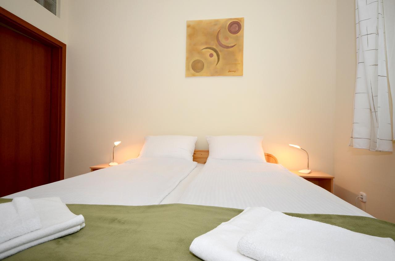 Szarszo Panzio Bed & Breakfast Balatonszarszo Eksteriør bilde