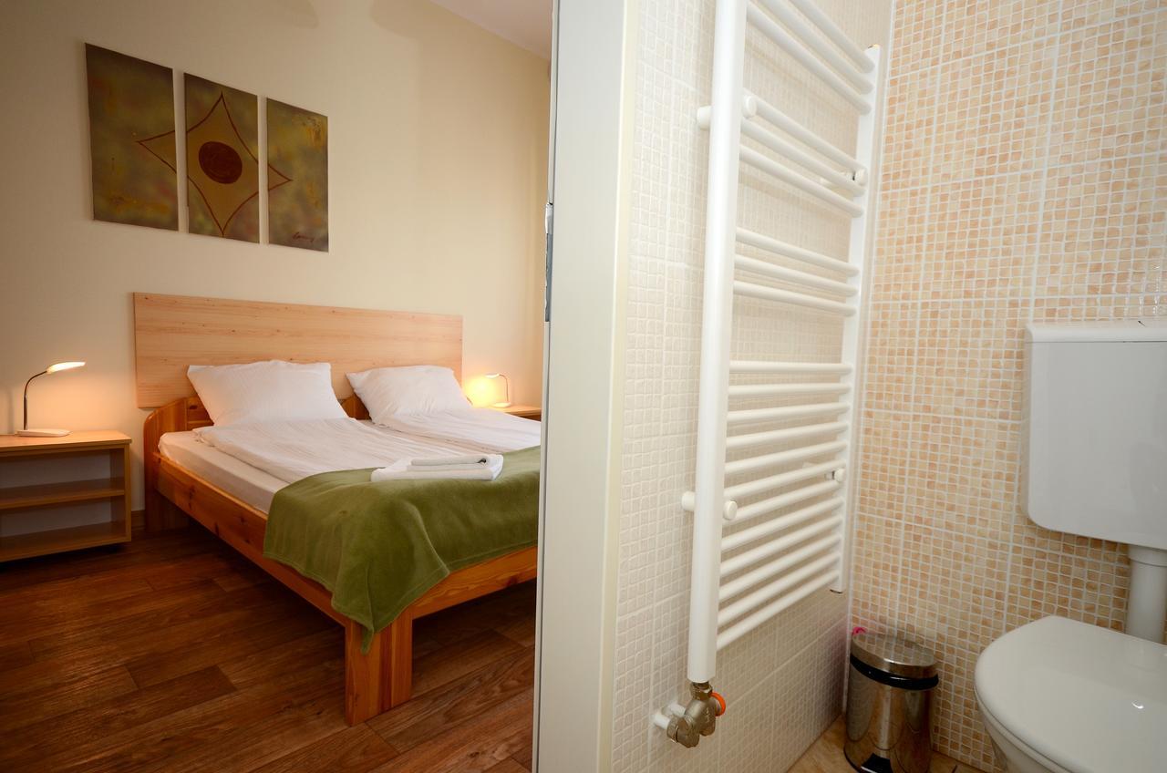 Szarszo Panzio Bed & Breakfast Balatonszarszo Eksteriør bilde