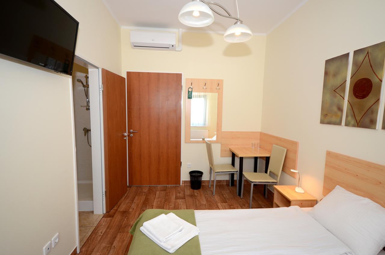 Szarszo Panzio Bed & Breakfast Balatonszarszo Eksteriør bilde