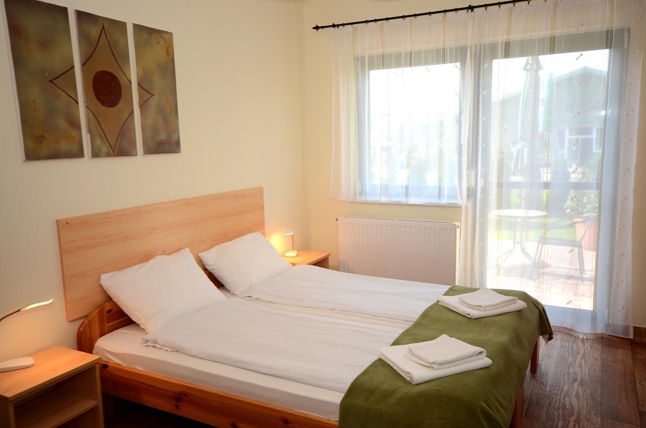 Szarszo Panzio Bed & Breakfast Balatonszarszo Eksteriør bilde
