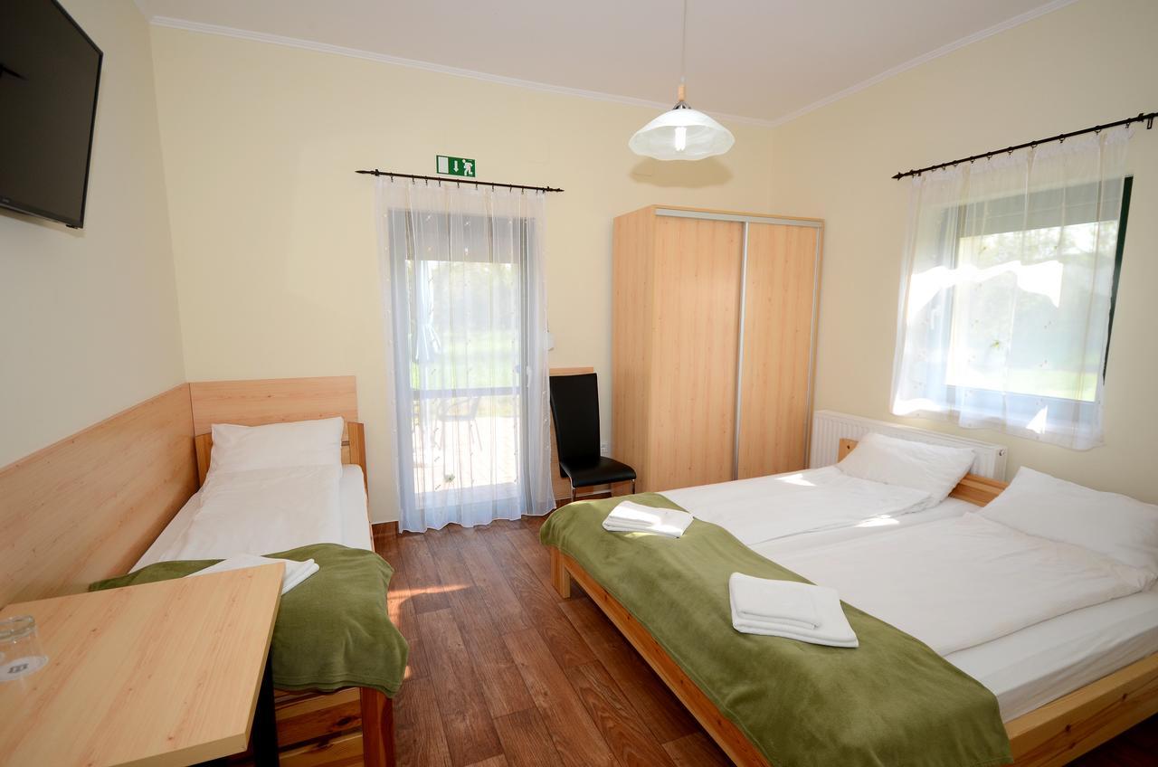 Szarszo Panzio Bed & Breakfast Balatonszarszo Eksteriør bilde