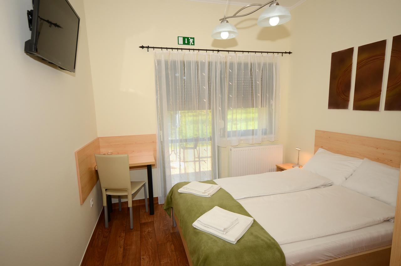 Szarszo Panzio Bed & Breakfast Balatonszarszo Eksteriør bilde