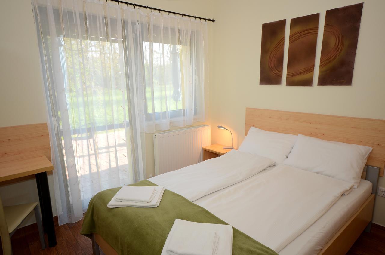 Szarszo Panzio Bed & Breakfast Balatonszarszo Eksteriør bilde