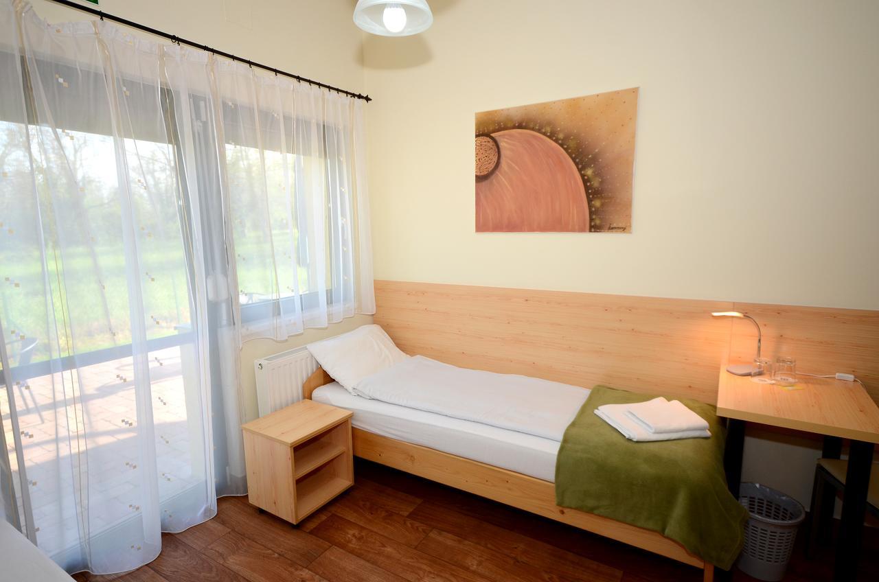 Szarszo Panzio Bed & Breakfast Balatonszarszo Eksteriør bilde