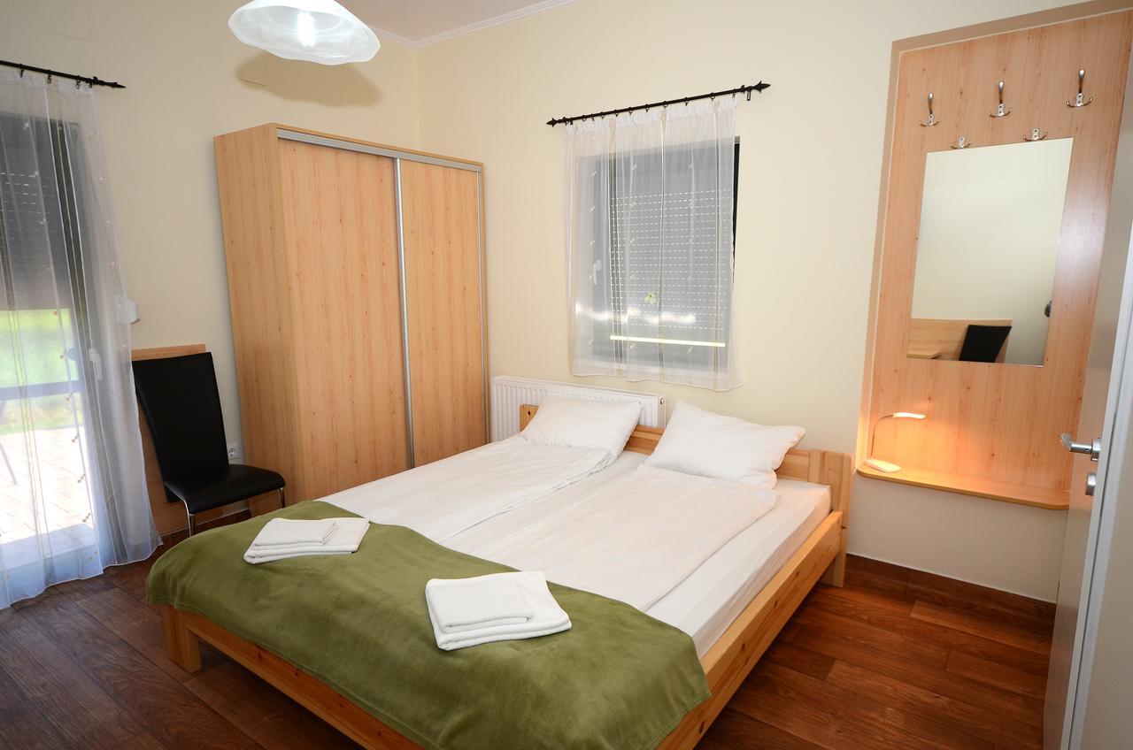 Szarszo Panzio Bed & Breakfast Balatonszarszo Eksteriør bilde