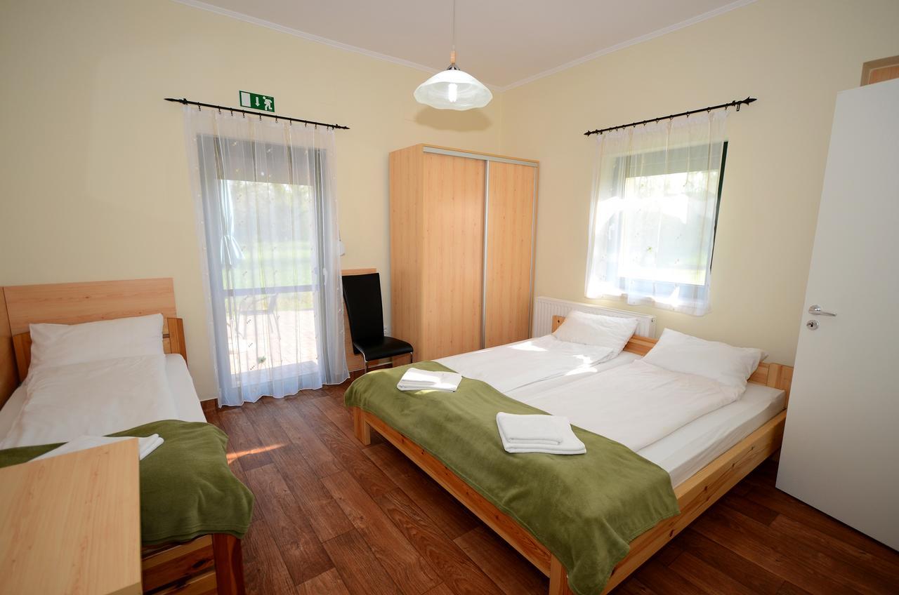 Szarszo Panzio Bed & Breakfast Balatonszarszo Eksteriør bilde