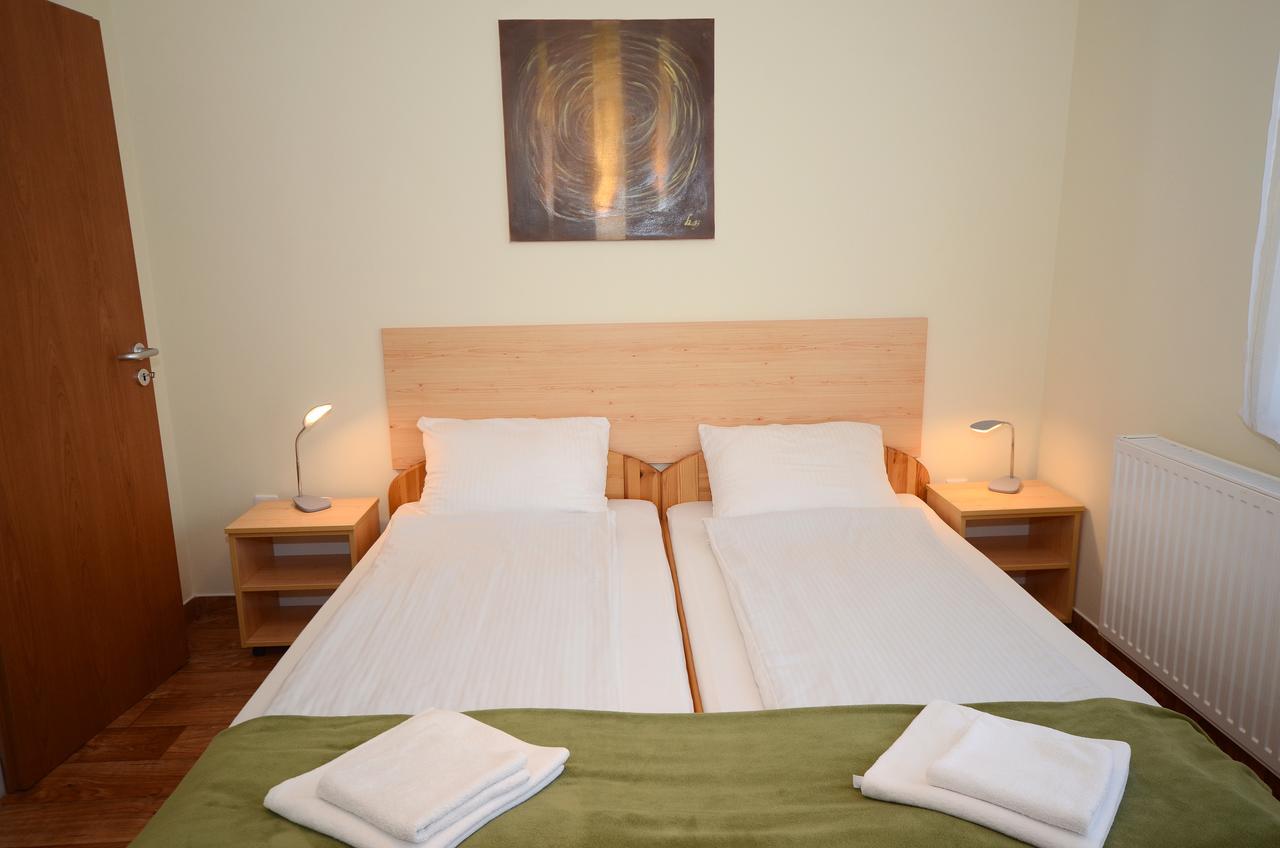 Szarszo Panzio Bed & Breakfast Balatonszarszo Eksteriør bilde