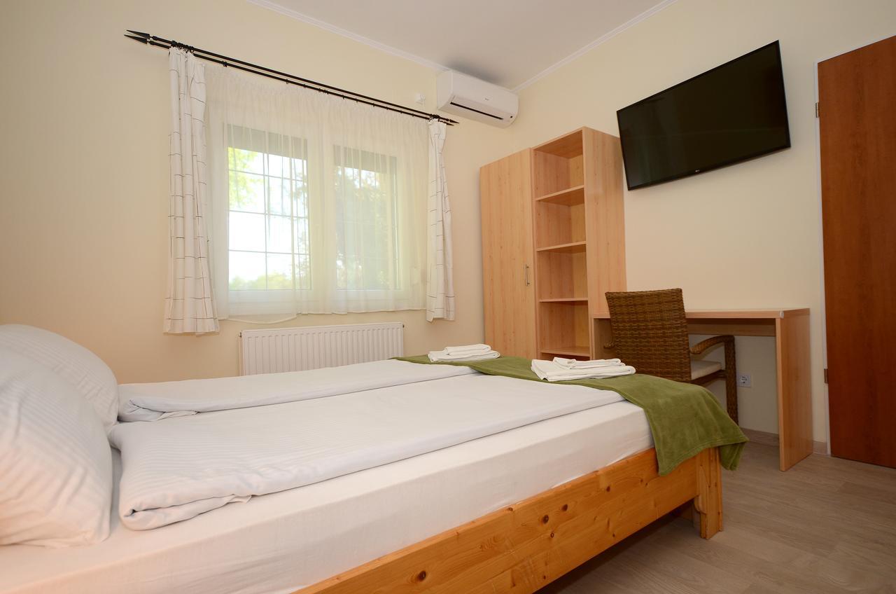 Szarszo Panzio Bed & Breakfast Balatonszarszo Eksteriør bilde