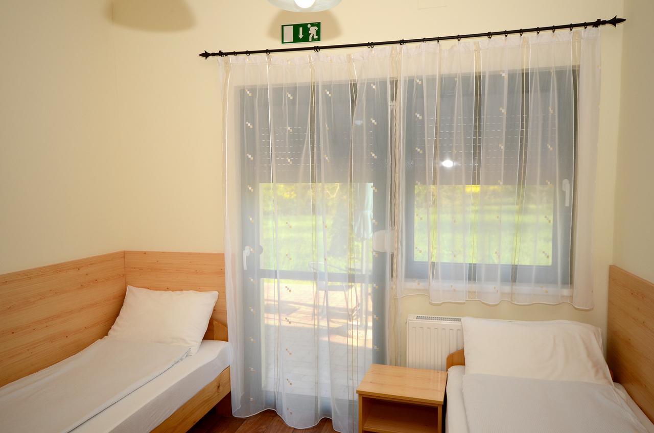Szarszo Panzio Bed & Breakfast Balatonszarszo Eksteriør bilde