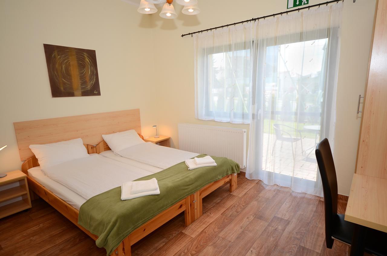 Szarszo Panzio Bed & Breakfast Balatonszarszo Eksteriør bilde