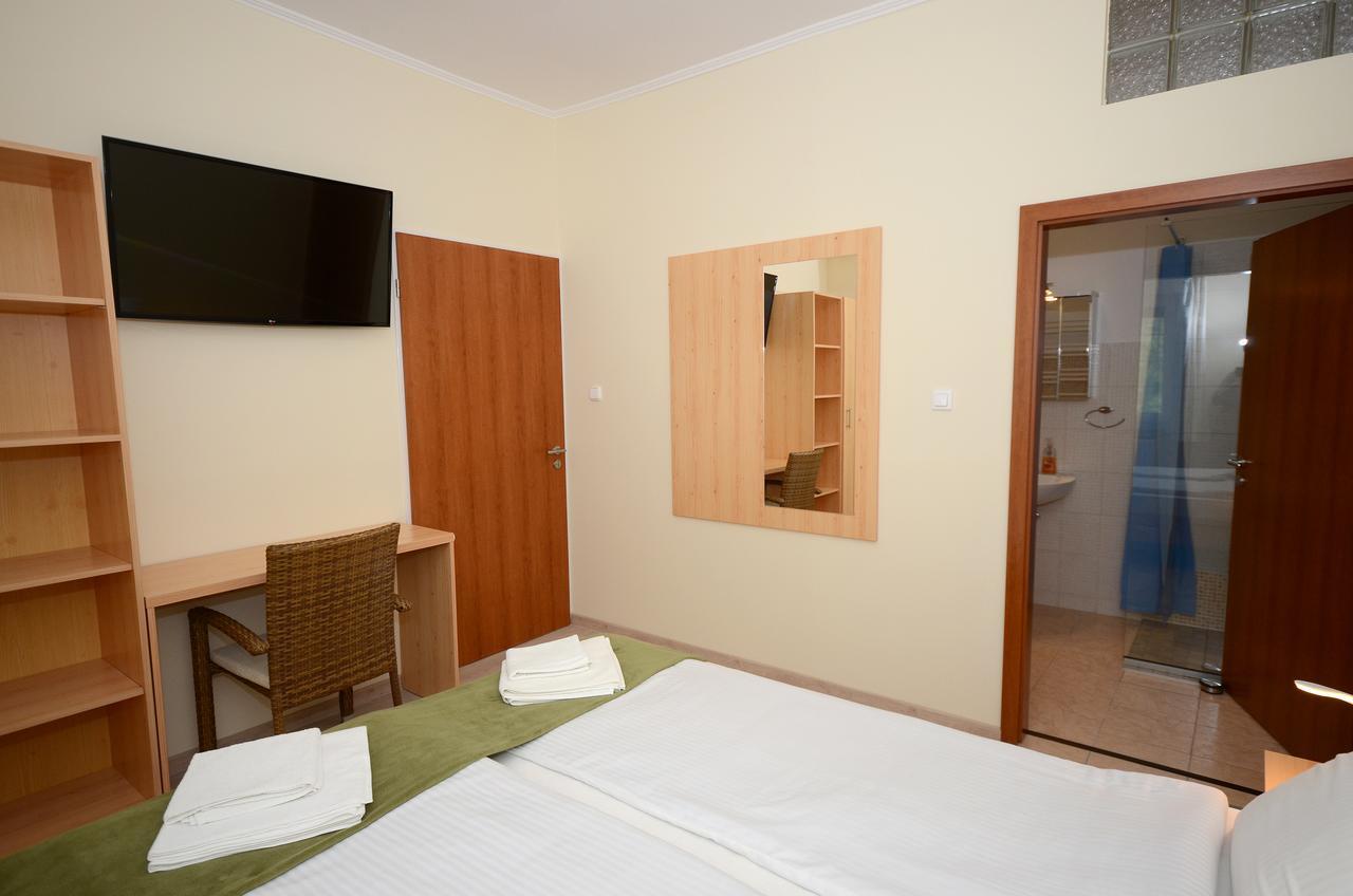 Szarszo Panzio Bed & Breakfast Balatonszarszo Eksteriør bilde