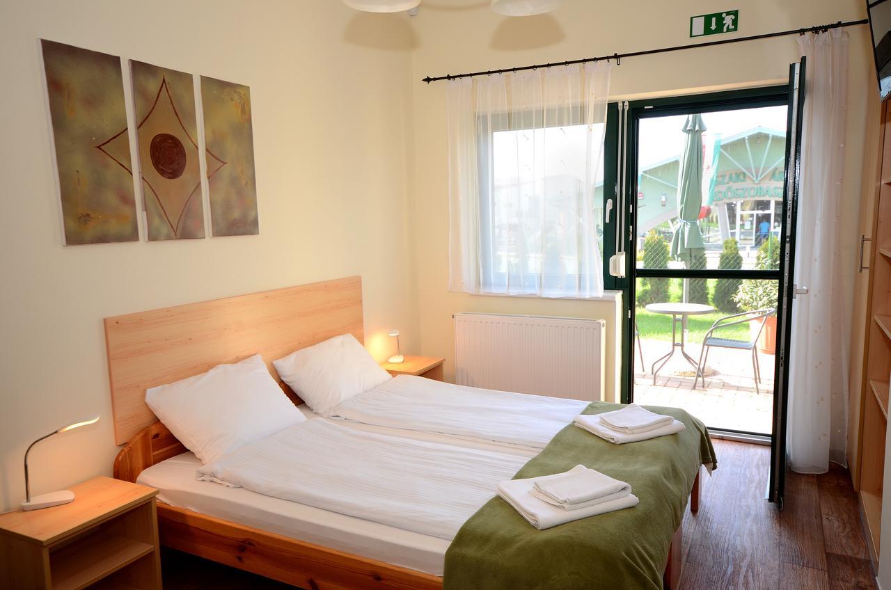 Szarszo Panzio Bed & Breakfast Balatonszarszo Eksteriør bilde