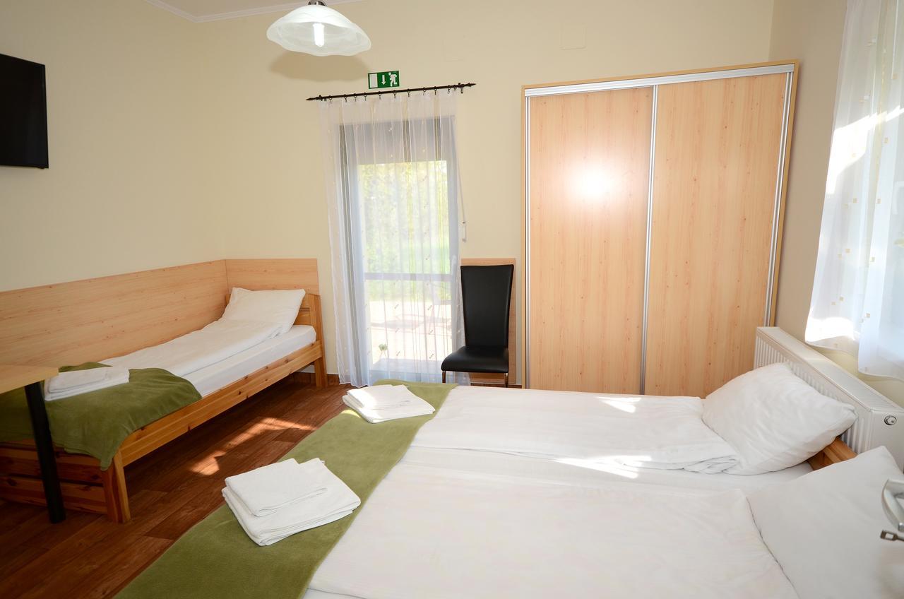 Szarszo Panzio Bed & Breakfast Balatonszarszo Eksteriør bilde